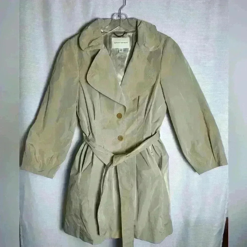 Banana Republic women’s jacket, button up with tie, size M petite